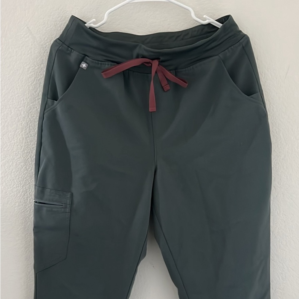 FIGS scrubs pants